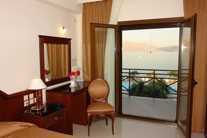Room 6 of 44