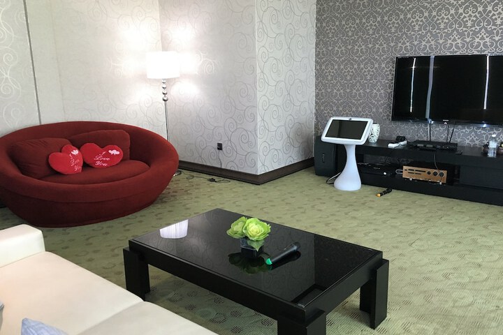 Room 37 of 87