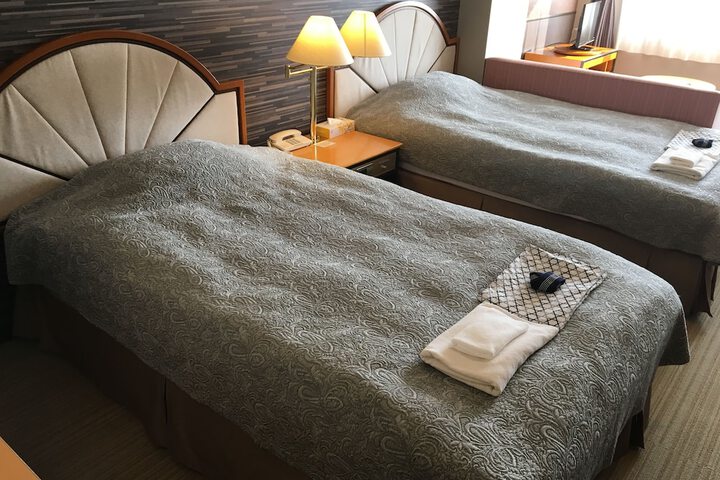 Room 4 of 43