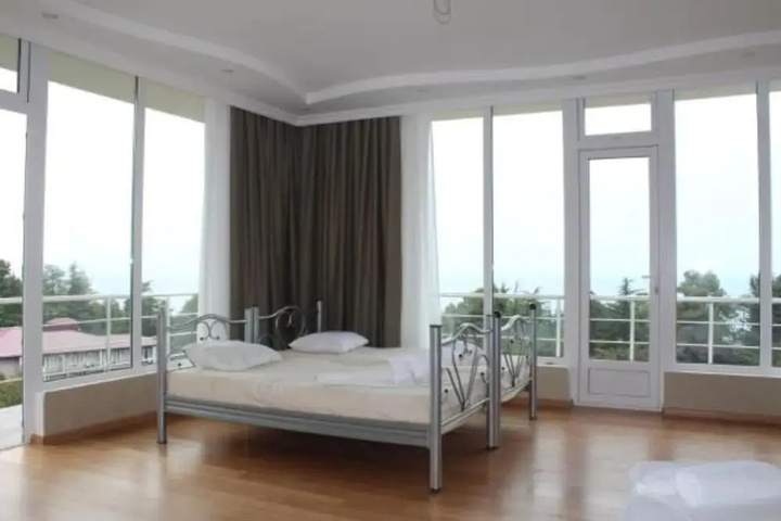 Room 2 of 8