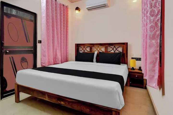 Room 2 of 17