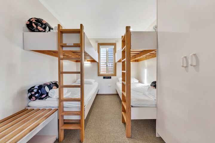 Room 17 of 176
