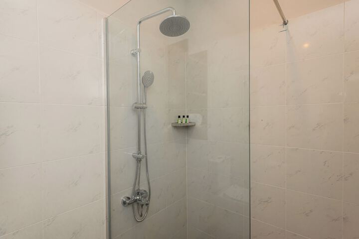 Room 120 of 174