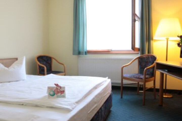Room 5 of 33