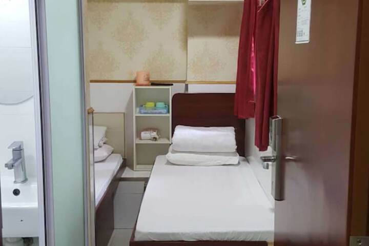 Room 4 of 36