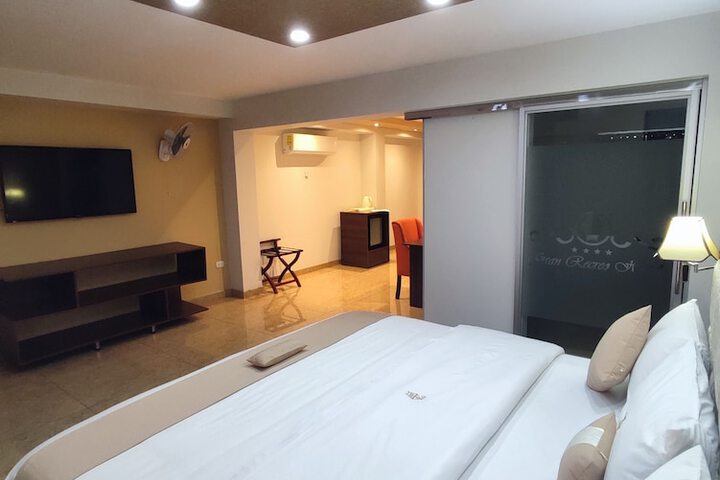 Room 17 of 103