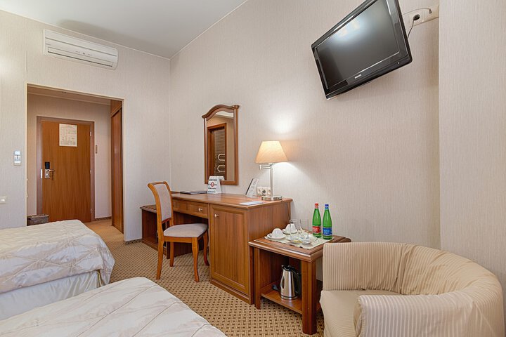 Room 10 of 43