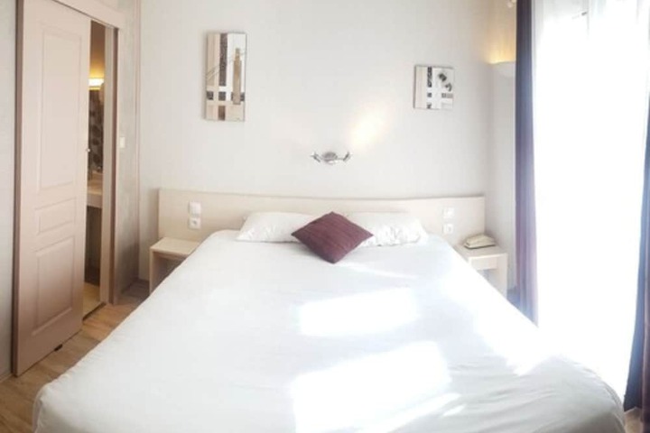 Room 11 of 38