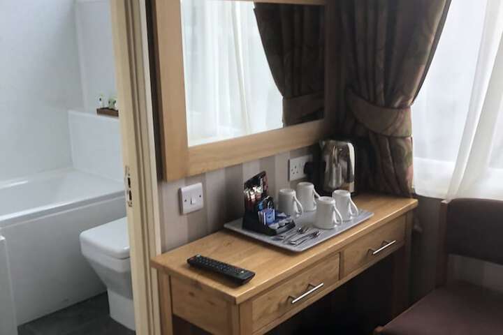 Room 12 of 100