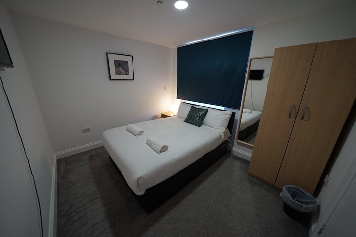 Room 14 of 33
