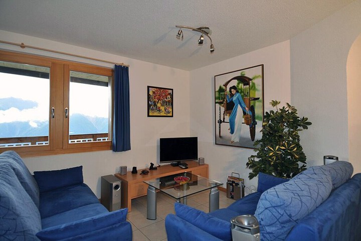 Room 8 of 12