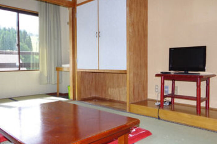 Room 12 of 33