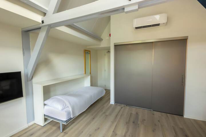 Room 3 of 29