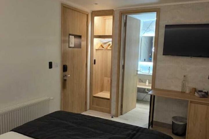 Room 9 of 34
