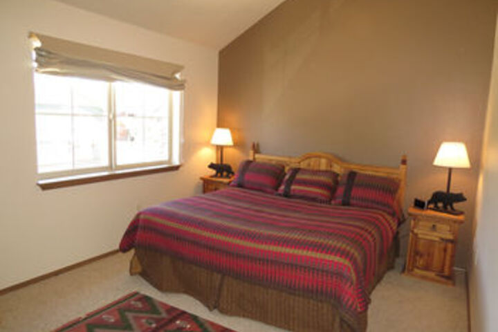Room 28 of 102