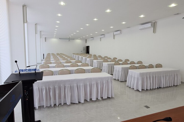 Business Center 18 of 20