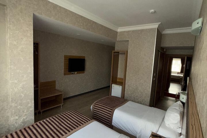 Room 10 of 35