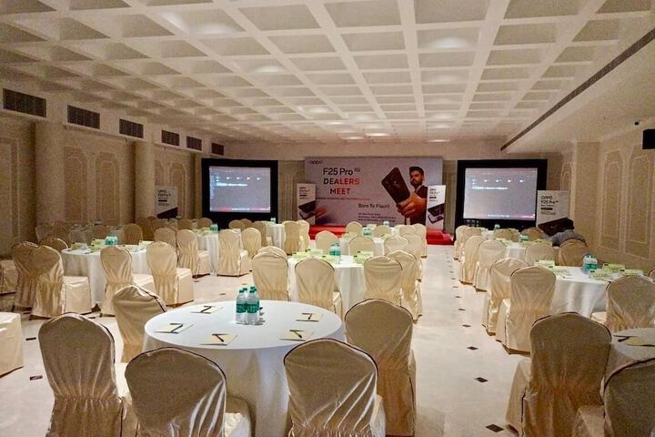Ballroom/Hall 143 of 164