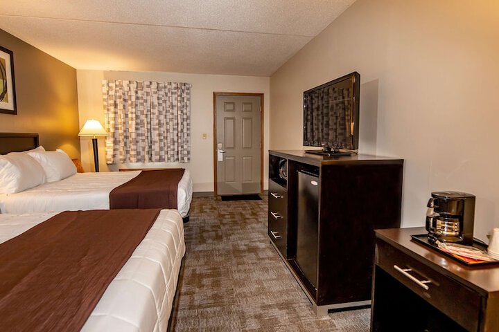 Deluxe 2 Queen Beds (5 of 8)