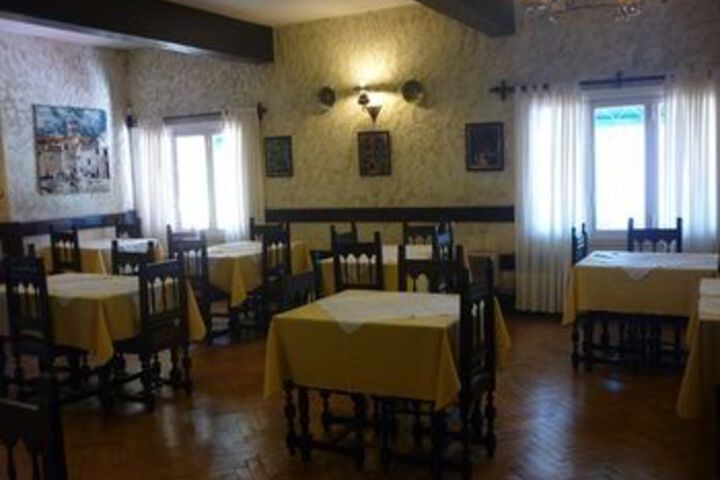 Dining 14 of 16