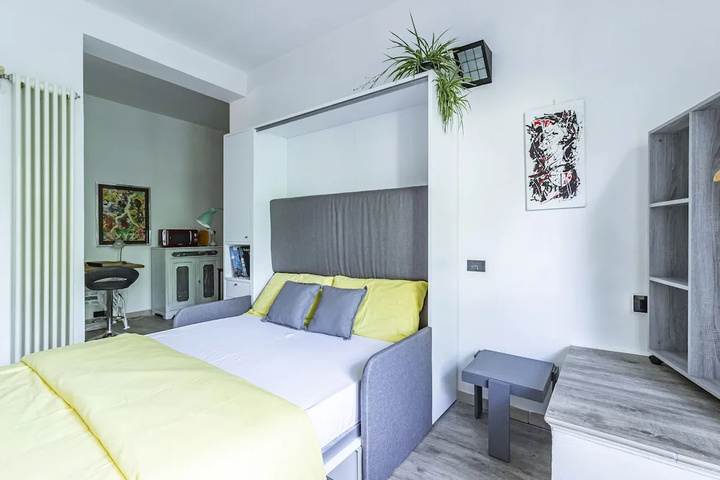 Room 2 of 18