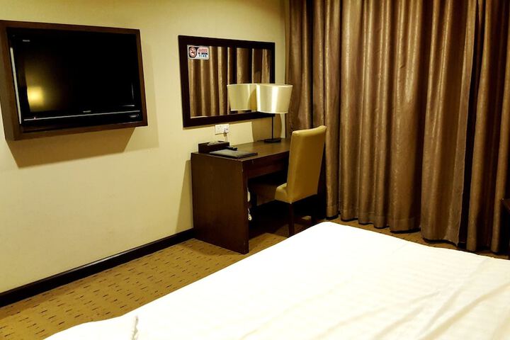 Room 12 of 44