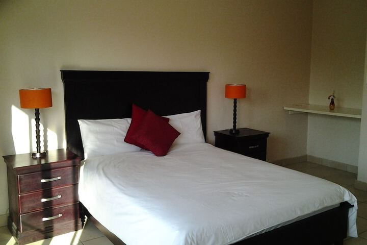 Room 3 of 28