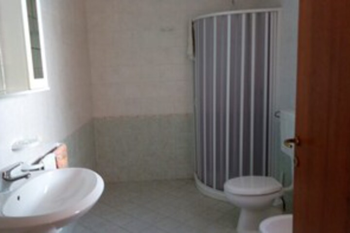 Room 4 of 22
