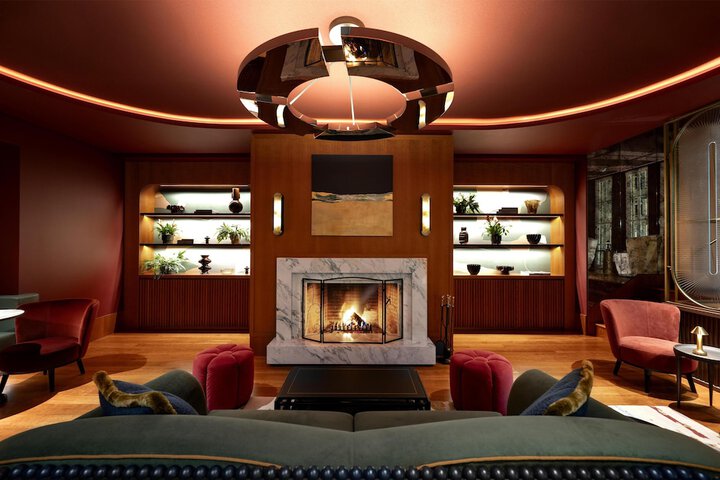 Lounge 136 of 168