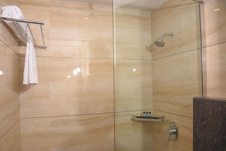Room 11 of 27