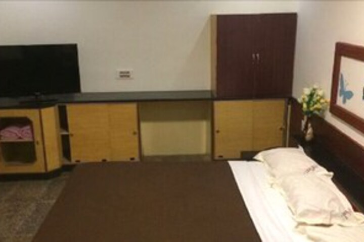 Room 13 of 13