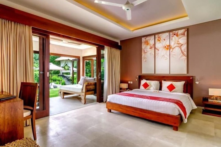 Room 3 of 37