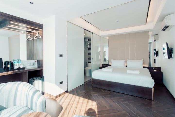 Room 33 of 91