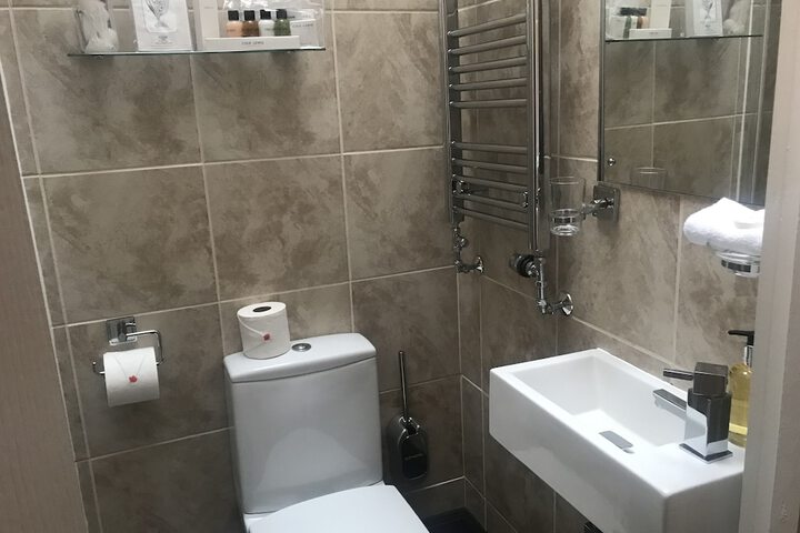 Room 6 of 65