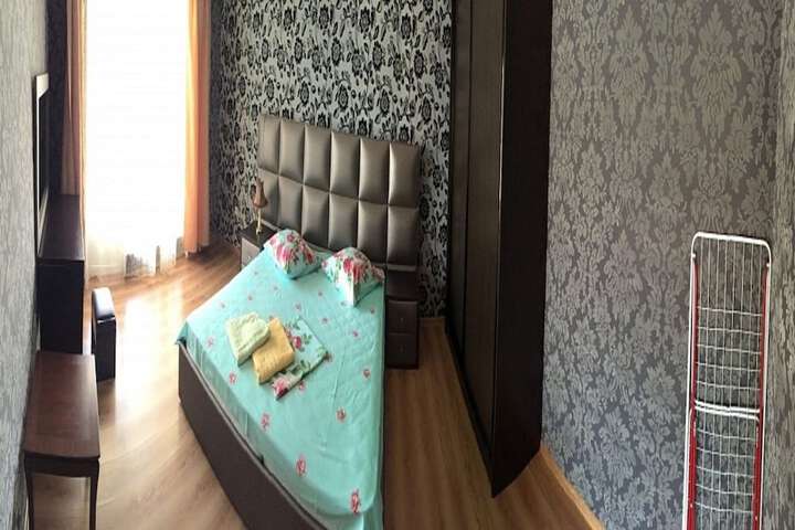 Room 8 of 93