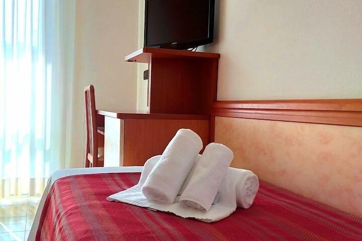 Room 13 of 18