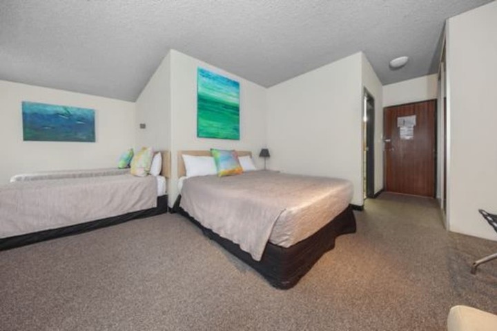 Room 18 of 48