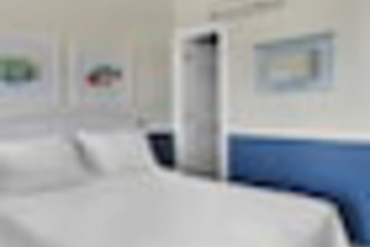 Room 203 of 663