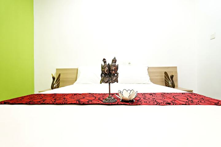Room 9 of 42
