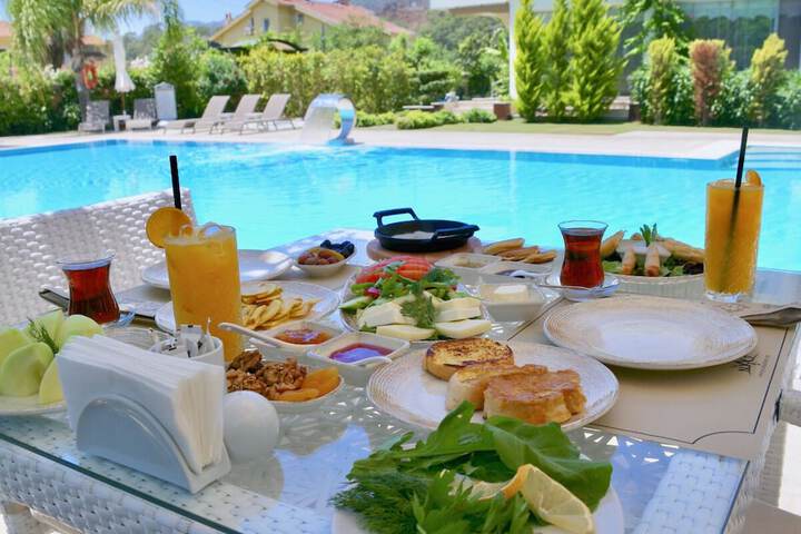 Breakfast/Coffee Service 77 of 106