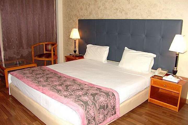 Room 4 of 20
