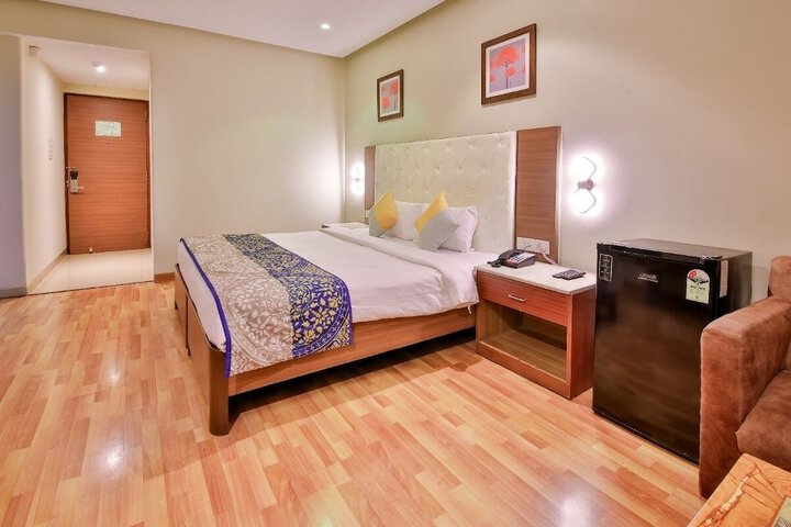 Room 17 of 33
