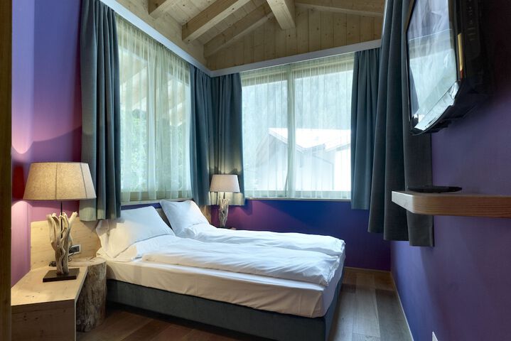 Room 4 of 38
