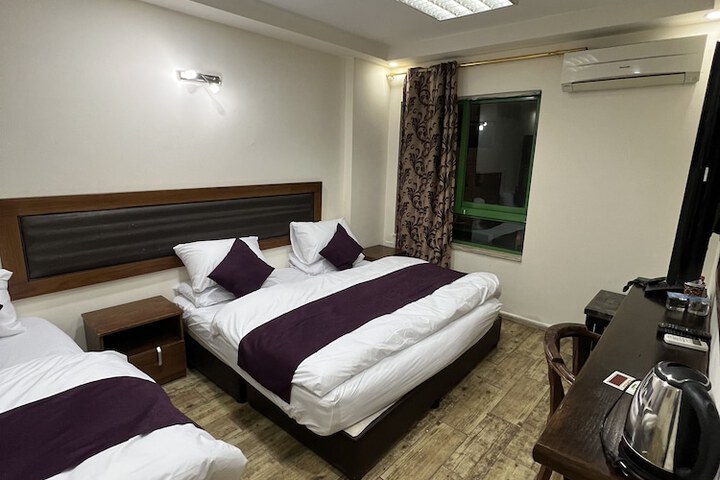 Room 8 of 27