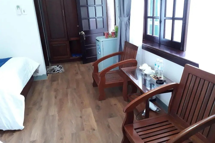 Room 6 of 15