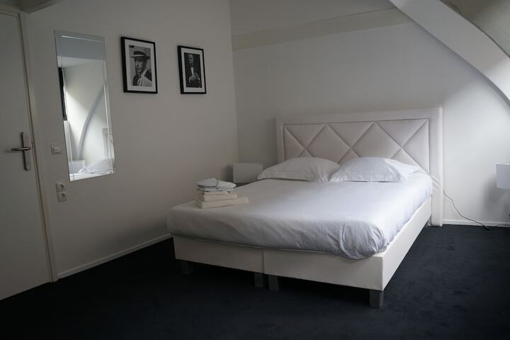 Room 36 of 59