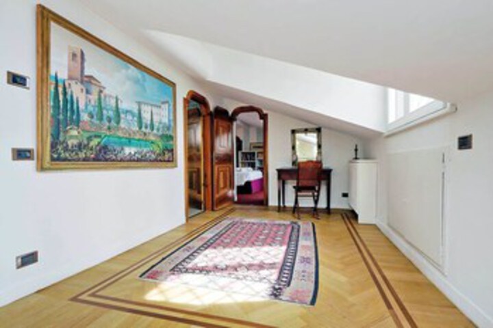 Room 18 of 21