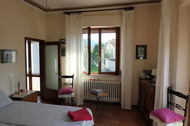 Room 2 of 16