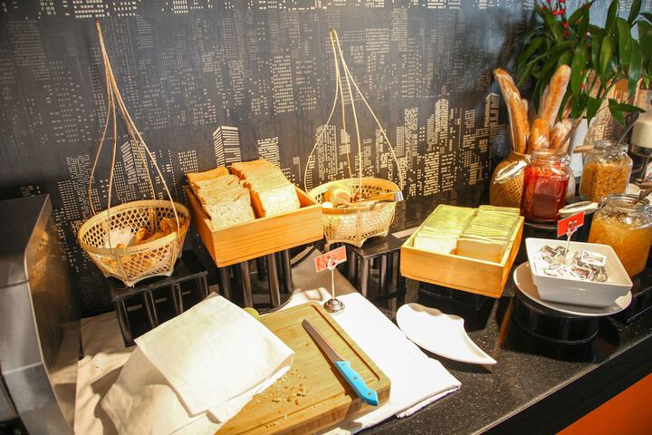 Breakfast area