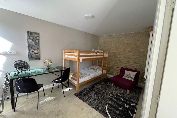 Room 53 of 137